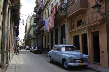 17 Nisan 2007-havana-Küba-Küba, Küba sokaklarında eski Amerikan arabaları