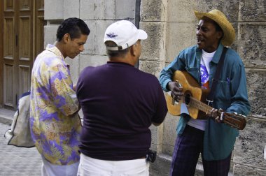 17 Nisan 2007-havana-Küba-Küba Küba beyefendi sokakta gitar çalmak