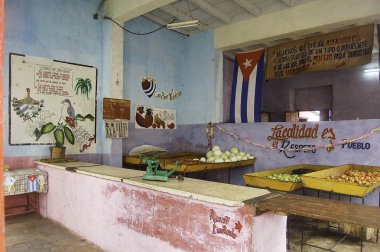 -Küba 'da meyve ve sebze Dükkanı