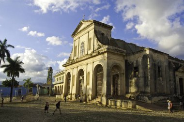 11 Nisan 2007- Trinidad-cuba-man Trinidad, Cub güzel bir sömürge şehir gitar çalıyor