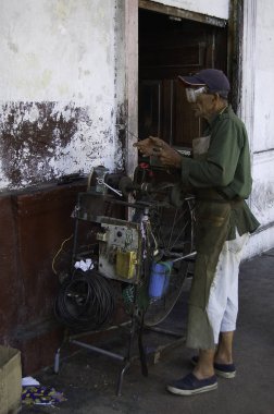 Bıçak bileme, bıçak bileme, Havana