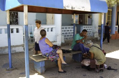 sokaklarında ayakkabı parlatma