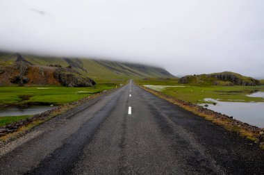 Kasvetli bir gün ile İzlanda manzarası