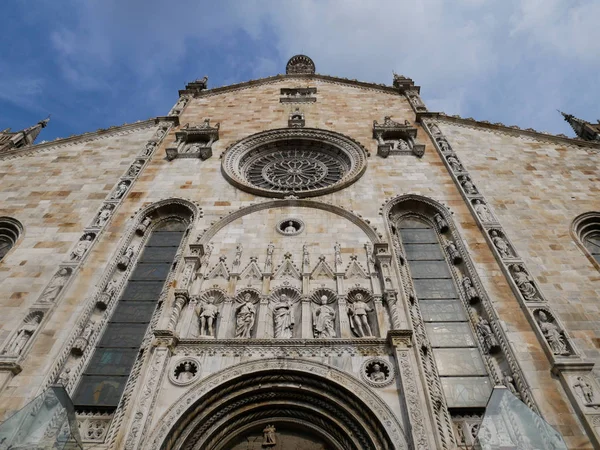 Como Katedrali Görünümü