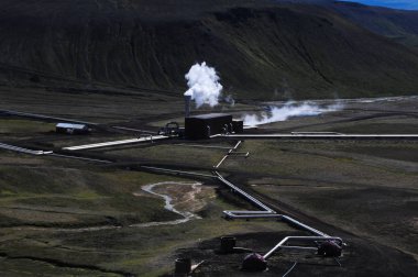 İzlanda 'da jeotermal enerji santrali