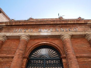 Urbino sokaklarında 16 Ağustos 2020-Urbino-italy-Building 