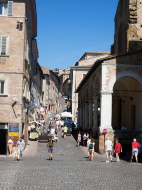 16 Ağustos 2020-urbino-italy-walk Urbino 'nun tarihi sokaklarında