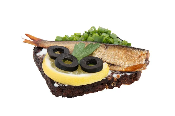 Hamsi çavdar tost limon, zeytin ve soğan ile snack