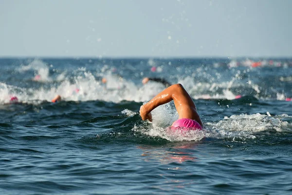 Grupo Personas Traje Neopreno Nadando Triatlón — Foto de Stock