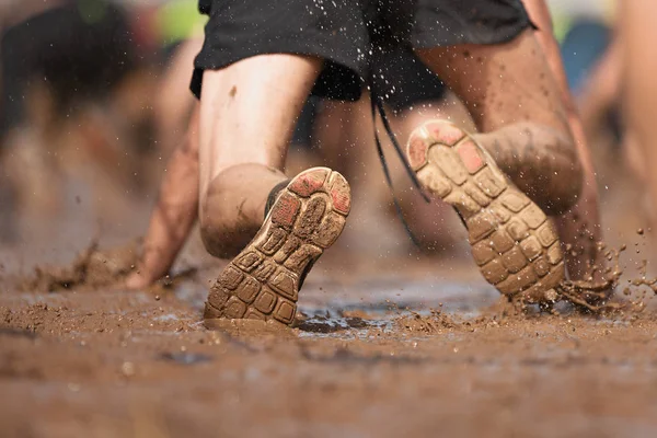 Mud Race Runners Crawling Passing Barbed Wire Obstacles Extreme Obstacle — Stock Photo, Image