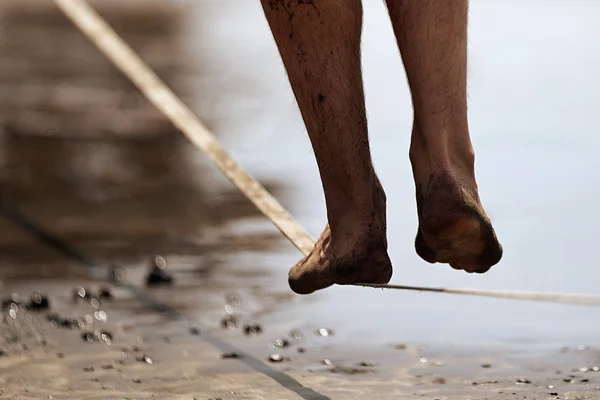 Man Legs Walk Tight Line Beach Balances Slackline Close — Stock Photo, Image