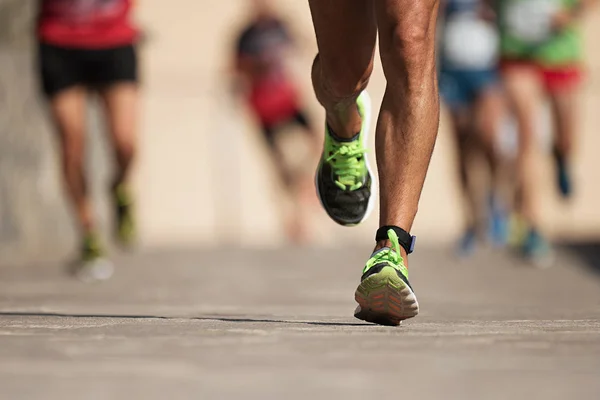 Maratonlöpare Som Körs City Road Detalj Ben — Stockfoto
