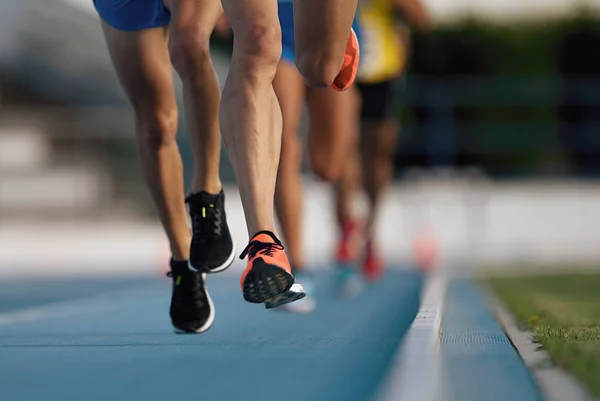 Lekkoatletyka Ludzi Działa Pole Ścieżki Wyścig Zawodach Lekkoatletycznych — Zdjęcie stockowe