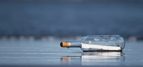 Messaggio Una Bottiglia Trovata Sulla Spiaggia — Foto Stock