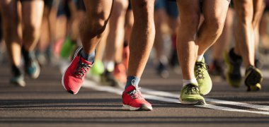 Maraton yarışı, büyük grup koşucu çalıştıran