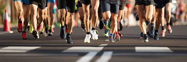 Corredores Maratón Corriendo Por Carretera Ciudad Gran Grupo Corredores — Foto de Stock