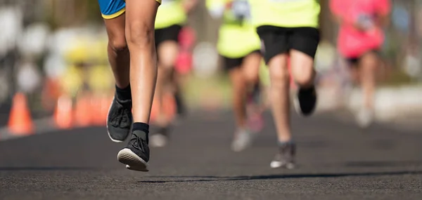 Correndo Crianças Jovens Atletas Correm Uma Corrida Infantil Correndo Cidade — Fotografia de Stock