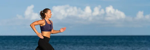 Mujer Fitness Corriendo Por Océano Corriendo Concepto Estilo Vida Activo — Foto de Stock