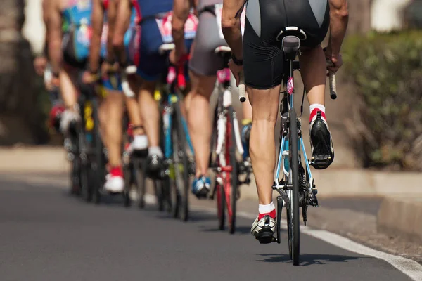 Competição Ciclismo Atletas Ciclistas Montando Uma Corrida Alta Velocidade — Fotografia de Stock