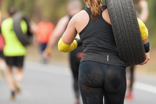 Corredores Barro Corredores Que Llevan Neumáticos Una Prueba Carrera —  Fotos de Stock