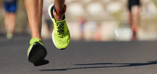 Бігуни Ноги Бігають Дорозі Крупним Планом Взутті Бігун Триатлону — стокове фото