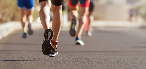 Maraton Kör Race Människor Fötter Stadsvägen — Stockfoto