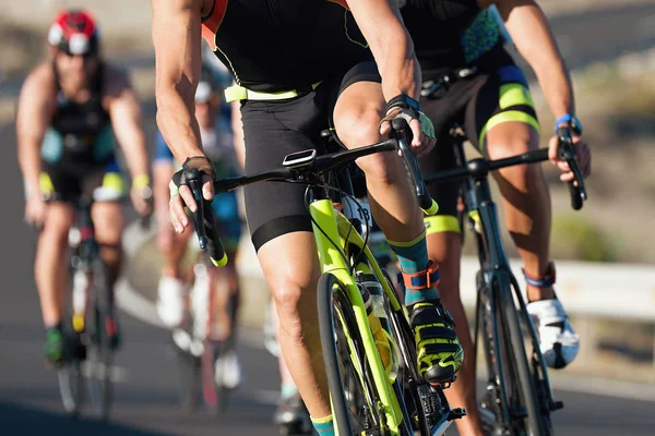 Ποδηλασία Ανταγωνισμού Αθλητές Ποδηλάτης Ιππασίας Ένα Αγώνα Υψηλή Ταχύτητα — Φωτογραφία Αρχείου