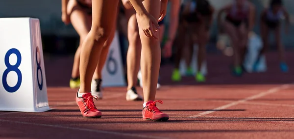 Deportes Las Mujeres Que Comienzan Correr Carrera Sprint Las Competiciones — Foto de Stock