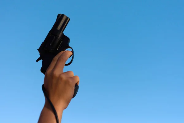 Uma Mão Disparando Uma Arma Para Começar Corrida — Fotografia de Stock