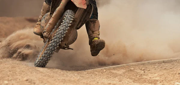 Motocross Rennfahrer Beschleunigt Geschwindigkeit Der Bahn Fährt Motocross Rennen — Stockfoto