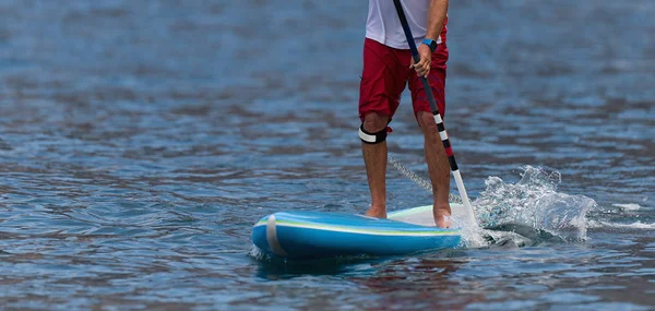 Stand Paddle Board Hombre Paddle Boarding Océano —  Fotos de Stock