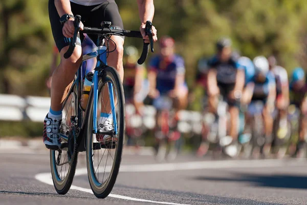 Grupo Ciclistas Carrera Profesional Ciclistas Una Etapa Carrera Por Carretera — Foto de Stock