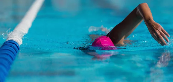 Atleta Nadador Competição Natação Fazendo Rastejar Acidente Vascular Cerebral Piscina — Fotografia de Stock