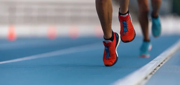 Atletas Sprinters Correr Velocidade Pista Estádio — Fotografia de Stock