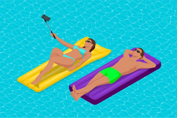 Anillo inflable y colchón. Joven hombre nad mujer en colchón de aire en la gran piscina. Vacaciones de verano idílicas. Disfrutando del bronceado. Concepto de vacaciones. Vista alta desde arriba . — Archivo Imágenes Vectoriales