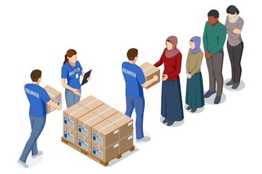 Isome gönüllüleri bir grup mülteciye yiyecek paketleri dağıtıyorlar. Bağış kutuları, sosyal destek ve yardım dağıtımı için insani yardım.