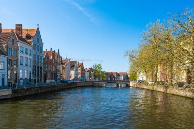 Bruges, Belçika - 22 Nisan 2018: Bruges, West Flanders Kuzeybatı Belçika ve popüler turizm başkenti, kanallar, Arnavut kaldırımlı sokakları ve ortaçağ binaları tarafından ayırt edilir