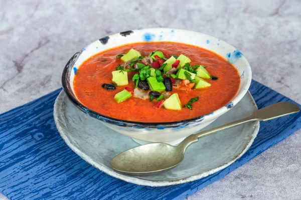 Galinha Mexicana Picante Assada Sopa Tomate Com Feijão Preto Decorado — Fotografia de Stock