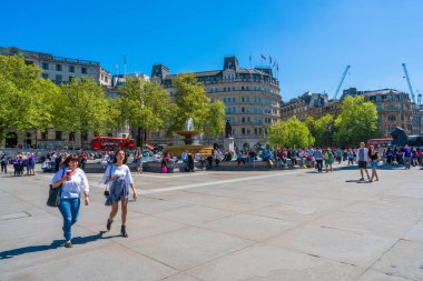 Londra 05 Mayıs 2018: Trafalgar Meydanı'na bir kamu kare Nelson's Column 1937 ve 1939 yılları arasında efendim Edwin Lutyens tarafından tasarlanmış çeşmeler çevrili merkezi ile Merkezi Londra'da olduğunu.