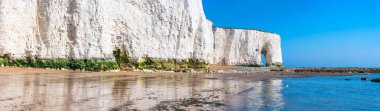 Panoramik beyaz tebeşir kayalıklarla ve plaj Kingsgate Bay, Margate, Doğu Kent, İngiltere