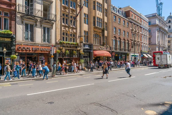 Budapest Május 2018 Street View Whitehall Utcán Bélelt Számos Szervezeti — Stock Fotó