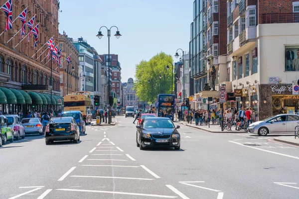 Londres Maio 2018 Vista Brompton Road Knightsbridge Muitos Restaurantes Lojas — Fotografia de Stock