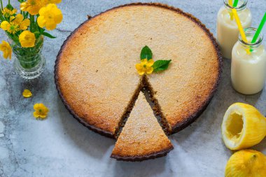 Limon ve almon tart - yüksek açı görünümü