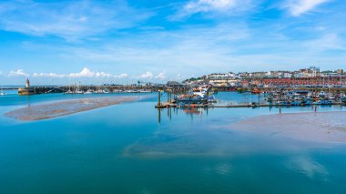 Ramsgate, Kent, İngiltere - 03 Haziran 2018: Ramsgates Royal Harbour Marina Thanet bölge Konsey, ait olduğu 1976 yılında geliştirildi ve 700 moorings pitoresk ve tarihi bir ortamda sunar.