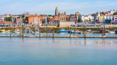 Ramsgate, Kent, İngiltere - 03 Haziran 2018: Ramsgates Royal Harbour Marina Thanet bölge Konsey, ait olduğu 1976 yılında geliştirildi ve 700 moorings pitoresk ve tarihi bir ortamda sunar.