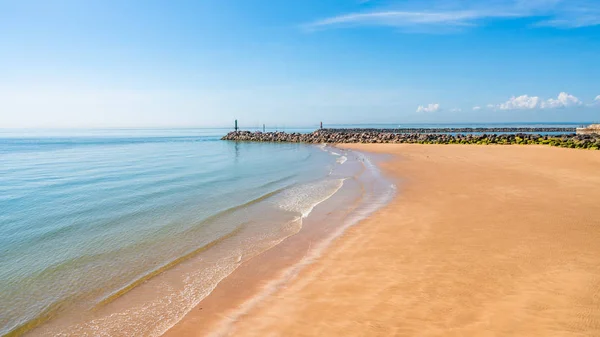 Ramsgate, Kent, İngiltere'de kumlu plaj görünümünü