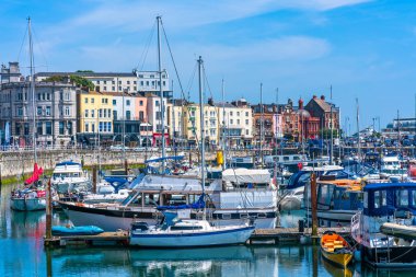 Ramsgate, Kent, İngiltere - 03 Haziran 2018: Ramsgates Royal Harbour Marina Thanet bölge Konsey, ait olduğu 1976 yılında geliştirildi ve 700 moorings pitoresk ve tarihi bir ortamda sunar.