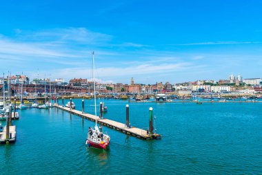 Ramsgate, Kent, İngiltere - 03 Haziran 2018: Ramsgates Royal Harbour Marina Thanet bölge Konsey, ait olduğu 1976 yılında geliştirildi ve 700 moorings pitoresk ve tarihi bir ortamda sunar.