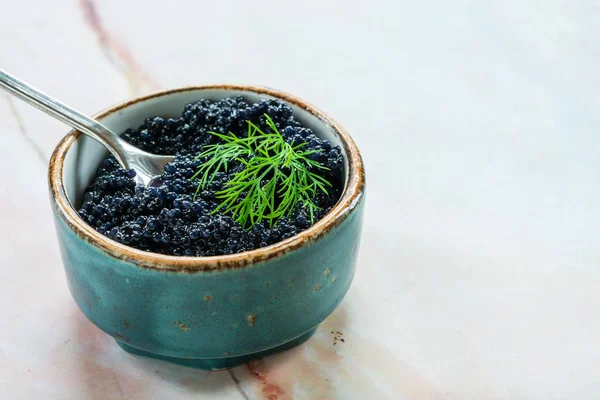 小さい鍋で黒ランプフィッシュ キャビア — ストック写真