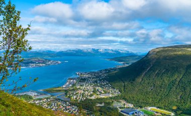 Tromso ve Tromsoysundet Boğazı Norveç havadan görünümü